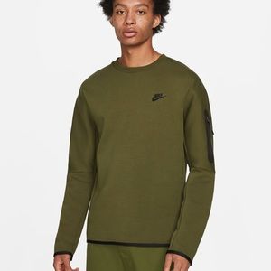 NWT Nike Sportswear Tech Fleece Sweatshirt/shorts 2piece set - Rough green/black